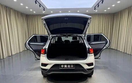 Volkswagen T-Roc I, 2023 год, 1 700 000 рублей, 17 фотография