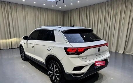 Volkswagen T-Roc I, 2023 год, 1 700 000 рублей, 5 фотография