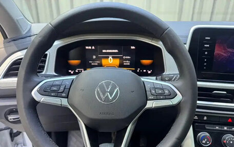 Volkswagen T-Roc I, 2023 год, 1 700 000 рублей, 13 фотография