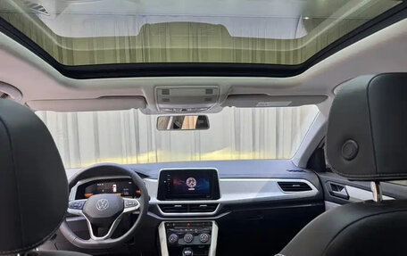 Volkswagen T-Roc I, 2023 год, 1 700 000 рублей, 14 фотография