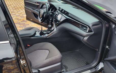 Toyota Camry, 2020 год, 2 700 000 рублей, 10 фотография