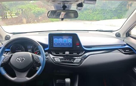 Toyota C-HR I рестайлинг, 2021 год, 1 659 000 рублей, 7 фотография