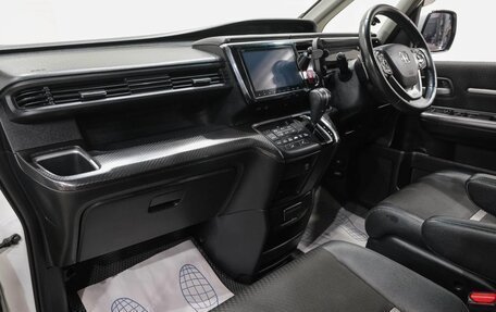Honda Stepwgn IV, 2017 год, 2 499 000 рублей, 11 фотография
