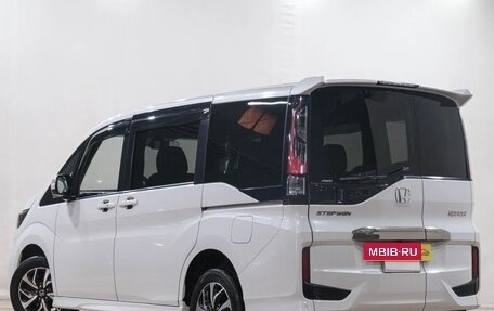 Honda Stepwgn IV, 2017 год, 2 499 000 рублей, 5 фотография
