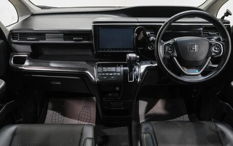 Honda Stepwgn IV, 2017 год, 2 499 000 рублей, 15 фотография