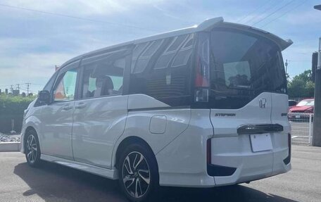 Honda Stepwgn IV, 2020 год, 1 810 000 рублей, 7 фотография