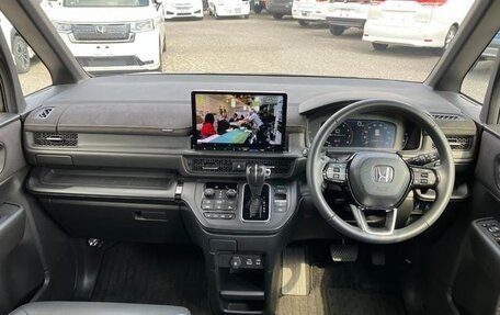 Honda Stepwgn, 2023 год, 2 190 000 рублей, 9 фотография