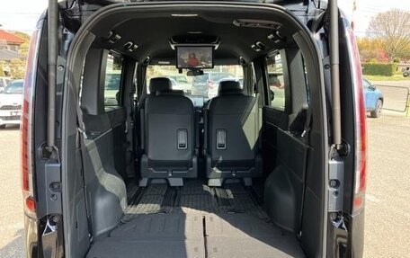 Honda Stepwgn, 2023 год, 2 190 000 рублей, 22 фотография