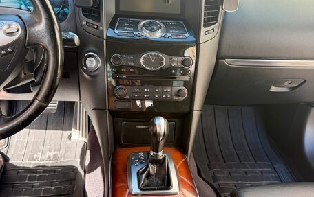 Infiniti QX70, 2015 год, 3 200 000 рублей, 18 фотография