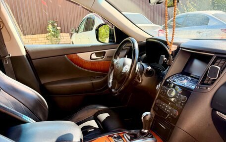 Infiniti QX70, 2015 год, 3 200 000 рублей, 21 фотография