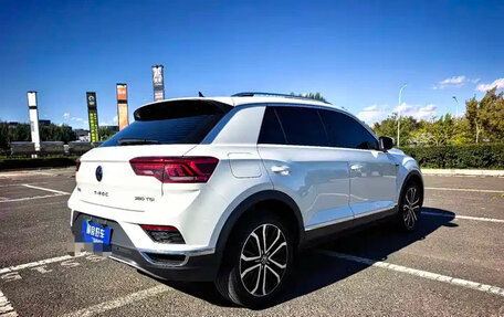 Volkswagen T-Roc I, 2023 год, 1 242 000 рублей, 6 фотография