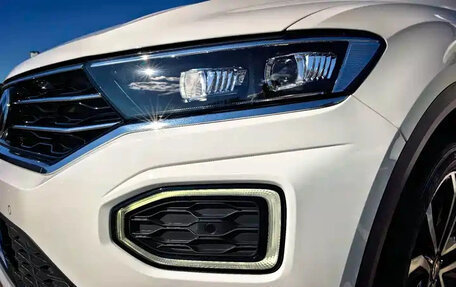 Volkswagen T-Roc I, 2023 год, 1 242 000 рублей, 8 фотография