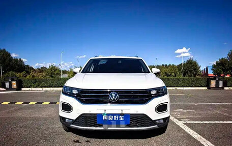 Volkswagen T-Roc I, 2023 год, 1 242 000 рублей, 2 фотография