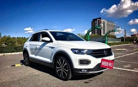 Volkswagen T-Roc I, 2023 год, 1 242 000 рублей, 3 фотография