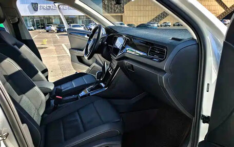 Volkswagen T-Roc I, 2023 год, 1 242 000 рублей, 15 фотография