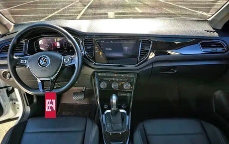 Volkswagen T-Roc I, 2023 год, 1 242 000 рублей, 12 фотография