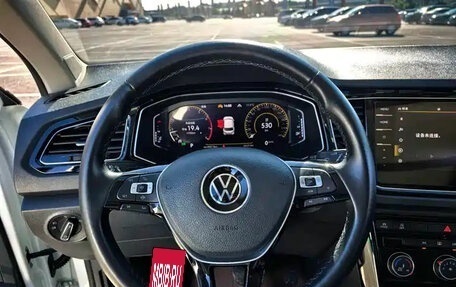 Volkswagen T-Roc I, 2023 год, 1 242 000 рублей, 13 фотография