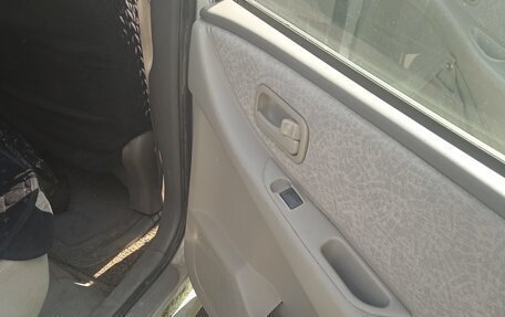 Nissan Tino, 2001 год, 140 000 рублей, 11 фотография