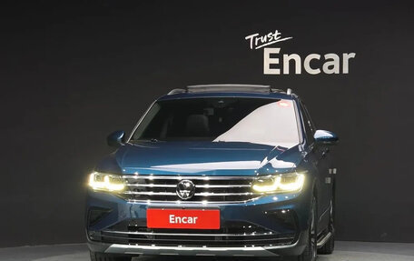 Volkswagen Tiguan II, 2022 год, 4 660 000 рублей, 3 фотография