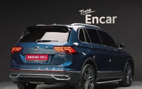 Volkswagen Tiguan II, 2022 год, 4 660 000 рублей, 2 фотография