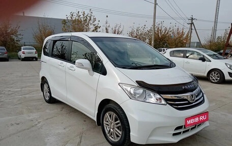 Honda Freed I, 2013 год, 927 000 рублей, 1 фотография