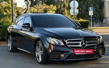 Mercedes-Benz E-Класс, 2019 год, 3 450 000 рублей, 4 фотография