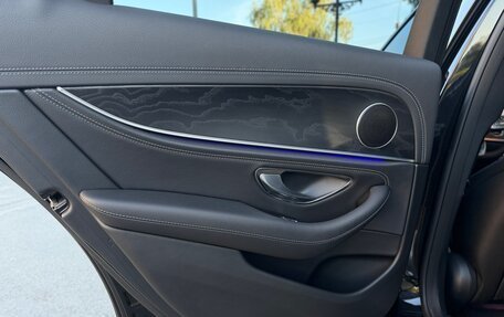 Mercedes-Benz E-Класс, 2019 год, 3 450 000 рублей, 31 фотография