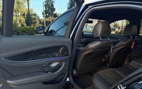 Mercedes-Benz E-Класс, 2019 год, 3 450 000 рублей, 29 фотография