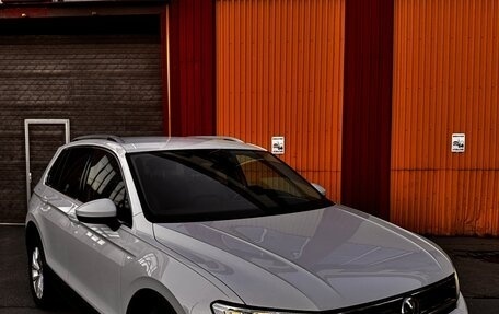 Volkswagen Tiguan II, 2020 год, 3 699 000 рублей, 2 фотография