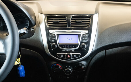 Hyundai Solaris II рестайлинг, 2013 год, 825 000 рублей, 7 фотография