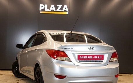 Hyundai Solaris II рестайлинг, 2013 год, 825 000 рублей, 3 фотография