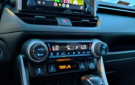 Toyota RAV4, 2020 год, 3 650 000 рублей, 12 фотография