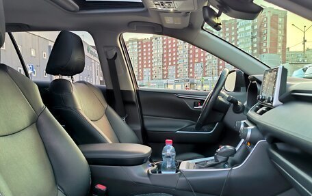 Toyota RAV4, 2020 год, 3 650 000 рублей, 10 фотография