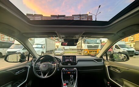 Toyota RAV4, 2020 год, 3 650 000 рублей, 9 фотография