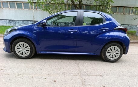 Toyota Yaris, 2022 год, 1 450 000 рублей, 4 фотография