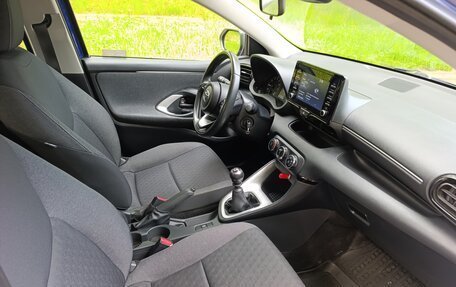 Toyota Yaris, 2022 год, 1 450 000 рублей, 11 фотография