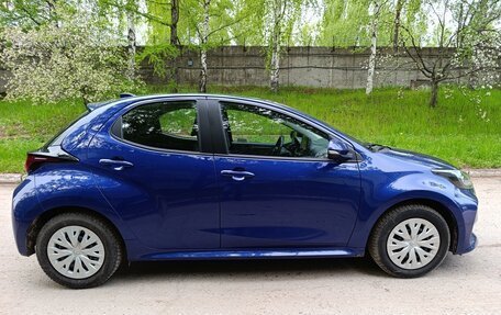Toyota Yaris, 2022 год, 1 450 000 рублей, 5 фотография