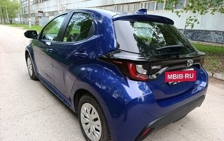Toyota Yaris, 2022 год, 1 450 000 рублей, 8 фотография