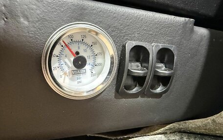 Hyundai H-1 II рестайлинг, 2006 год, 2 129 000 рублей, 17 фотография