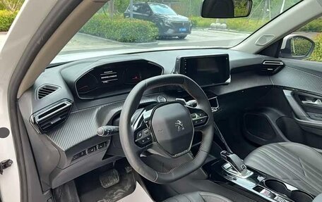Peugeot 2008 II, 2022 год, 1 210 000 рублей, 10 фотография