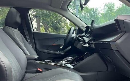 Peugeot 2008 II, 2022 год, 1 210 000 рублей, 19 фотография