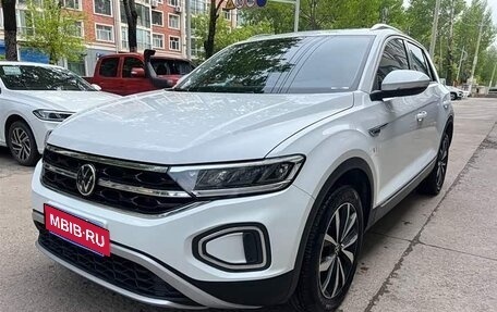 Volkswagen T-Roc I, 2023 год, 1 460 000 рублей, 1 фотография