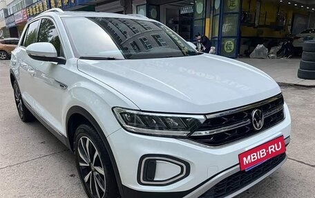 Volkswagen T-Roc I, 2023 год, 1 460 000 рублей, 3 фотография