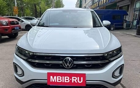 Volkswagen T-Roc I, 2023 год, 1 460 000 рублей, 2 фотография