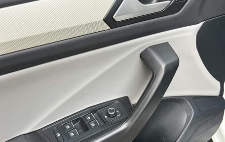 Volkswagen T-Roc I, 2023 год, 1 460 000 рублей, 14 фотография