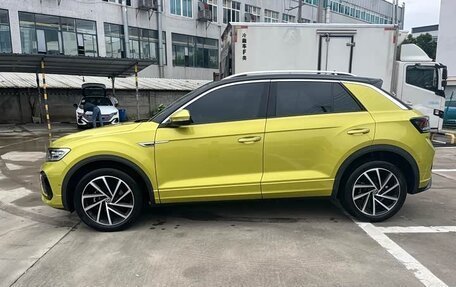 Volkswagen T-Roc I, 2023 год, 1 550 000 рублей, 3 фотография