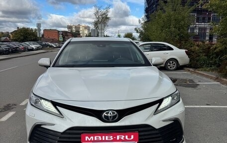 Toyota Camry, 2021 год, 3 300 000 рублей, 1 фотография