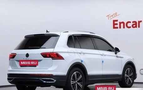 Volkswagen Tiguan II, 2022 год, 3 010 530 рублей, 2 фотография
