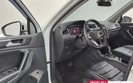 Volkswagen Tiguan II, 2022 год, 3 010 530 рублей, 10 фотография