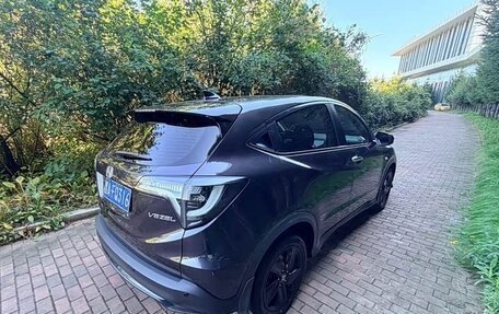 Honda Vezel, 2022 год, 1 220 000 рублей, 4 фотография